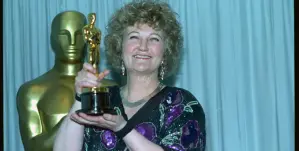 Brenda Fricker, the Oscar-winning Irish actress and Home Alone 2 Pigeon Lady, has died at 81. Read about her career, Oscar win and movies.
